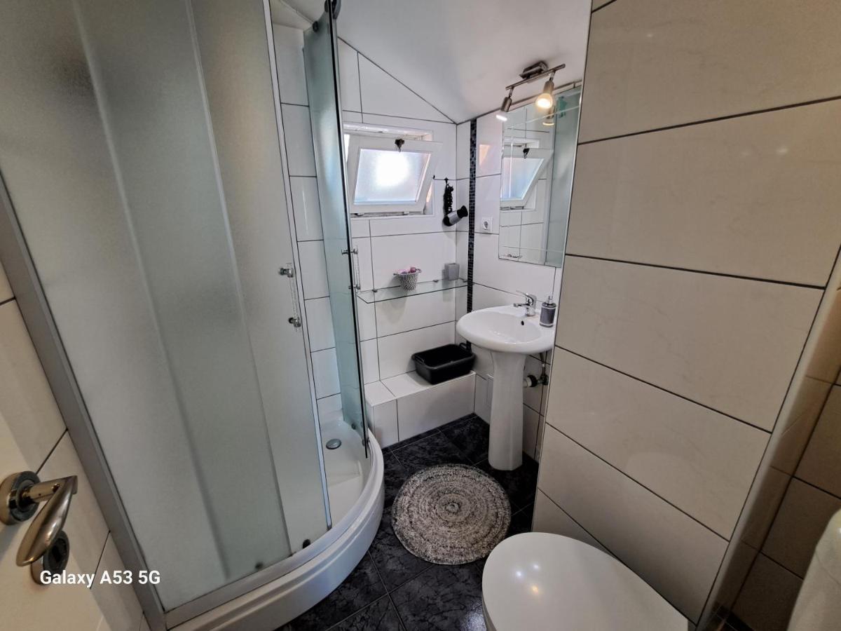 Heritage Rooms Kut Vis Luaran gambar